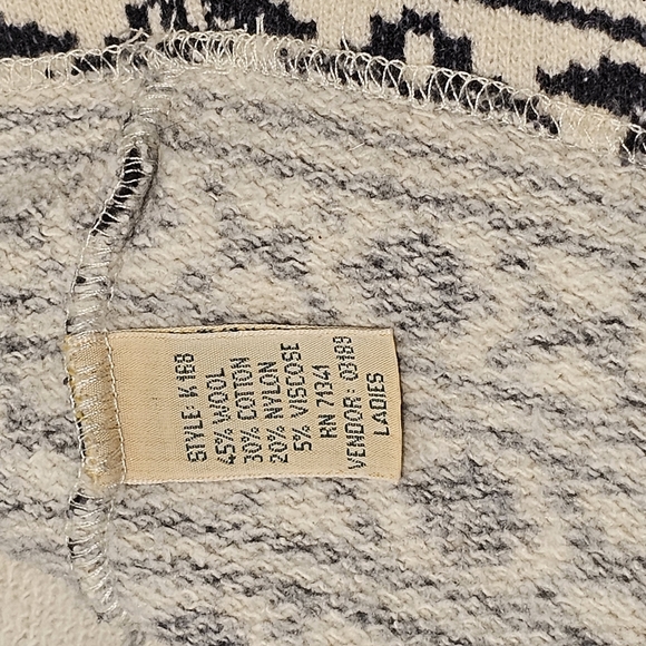 Vintage L.L. Bean Womens Dark Blue Cream Patterned Wool Blend Sweater Med - Picture 10 of 12